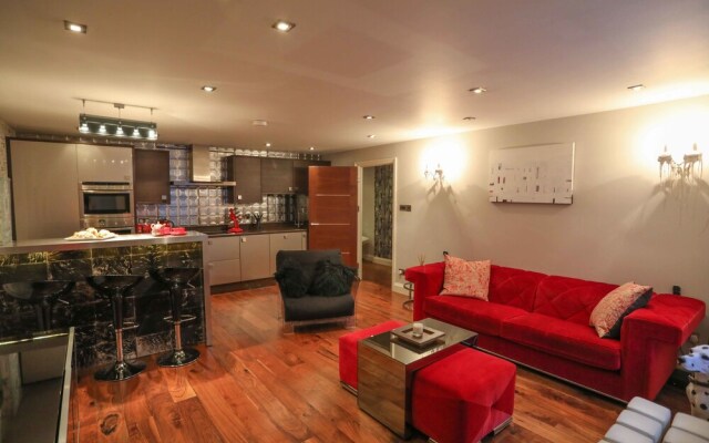 Lovely 2 Bed Flat in Warren Street