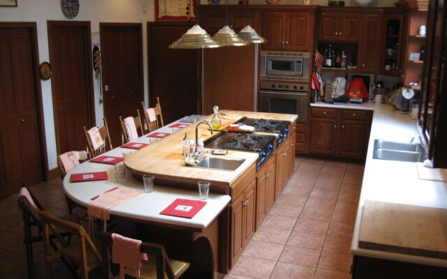 Auberge de Seattle, French Country Inn