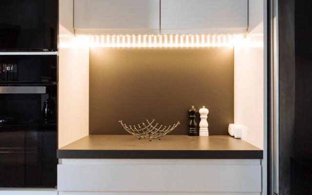 Luxury Flat 8 near Metro