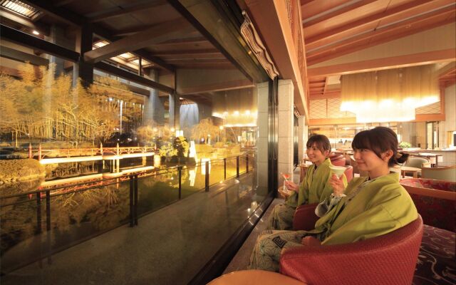 Kagaribi No Yu Ryokusuitei