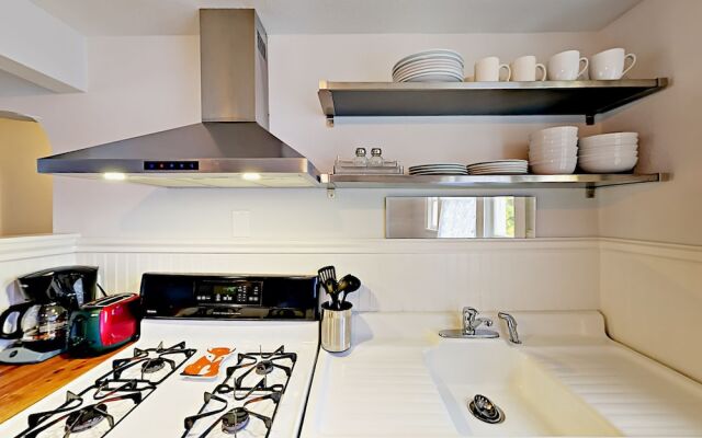 1302 N 49th St Apartment Upper Unit