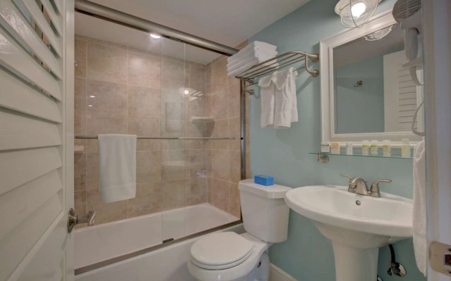 Lulu's Key House Leatherback 2/2 Downstairs