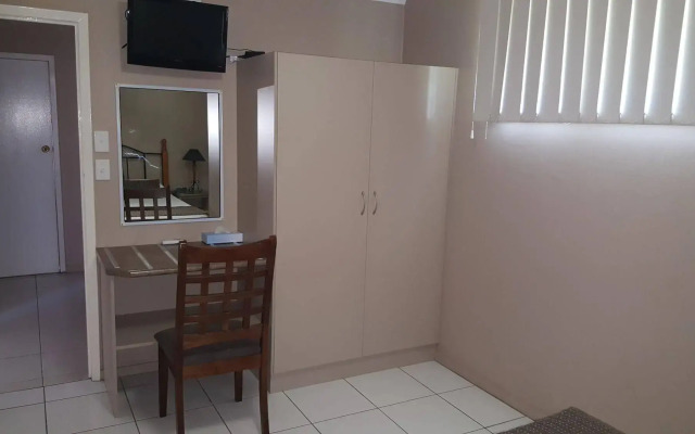 Nightcap at Queens Beach Hotel