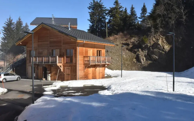 Splendid Chalet in Chamrousse With TV