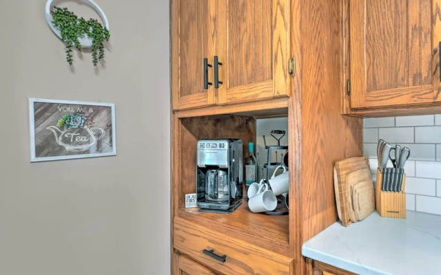 Pet-friendly Waynesville Home w/ Mountain Views!