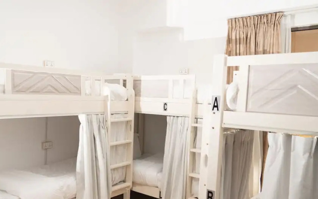 Rovers Beach Hostel JBR