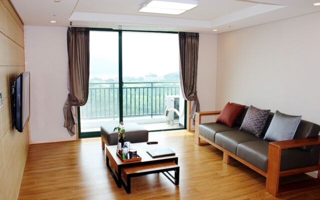 Cheongpung Resort Hill House