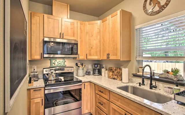 Cozy Cabin - 5 Miles to Mt Rainier National Park!