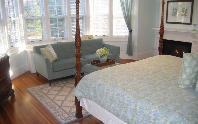 The Four Chimneys Inn