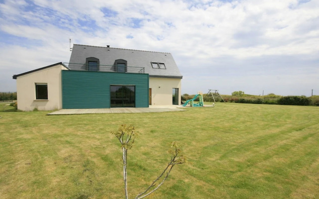 Scenic Villa in Moelan sur mer With Sauna