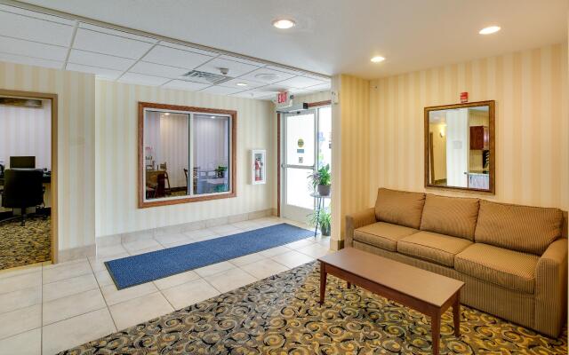 Cobblestone Inn & Suites - Clintonville