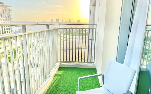 New! Luxury Dubai Creek Balcony & View