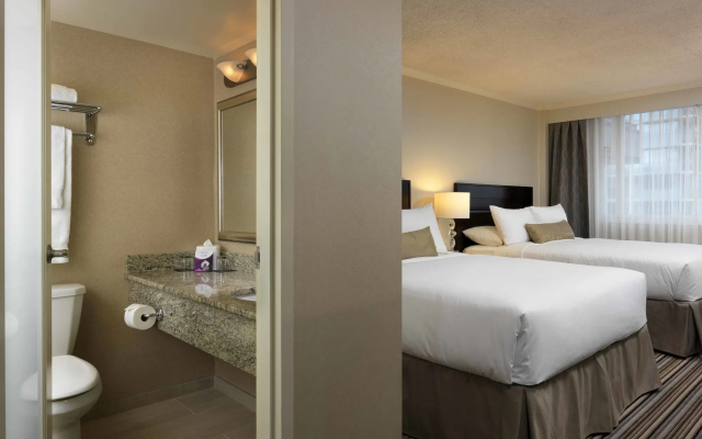 Chateau Victoria Hotel and Suites