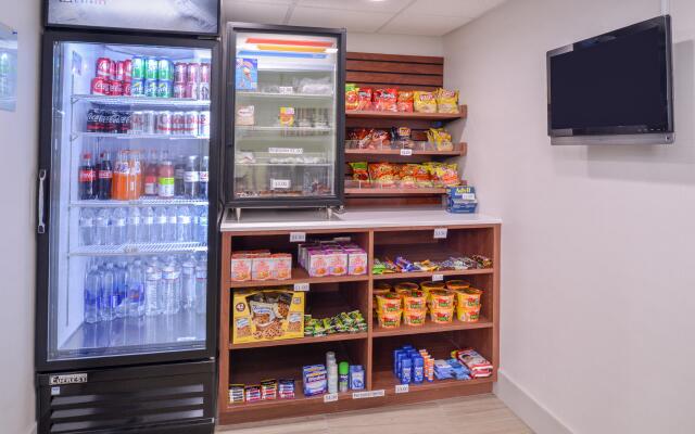 Holiday Inn Express Palm-Desert by IHG