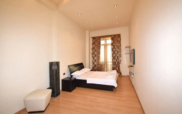 Spacious Apartment by Luxe Group TT606