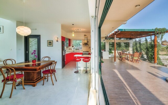 Stunning Home in Kastel Stafilic With Wifi and 3 Bedrooms