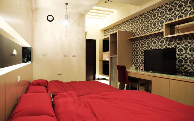 Q Square Apartment D
