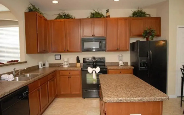 4464 Nirvana Parkway 6 Bedrooms, +3 Bathrooms