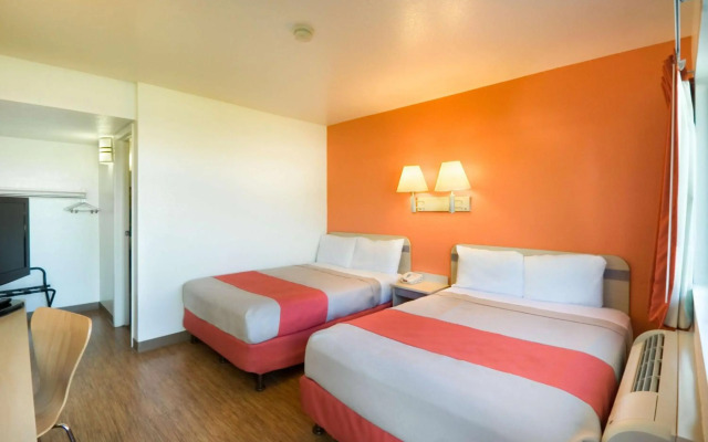 Motel 6 Pendleton, OR