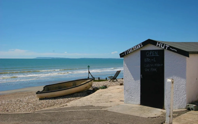 Seaside Retreat - Five Minutes to Beach Village
