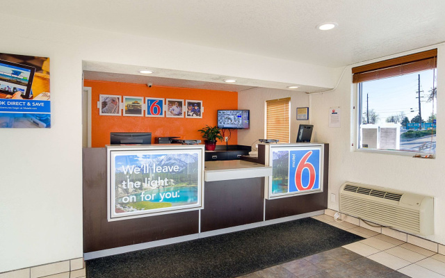 Motel 6 Denver, CO – Downtown