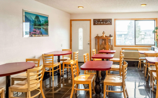 Econo Lodge Inn & Suites Madras