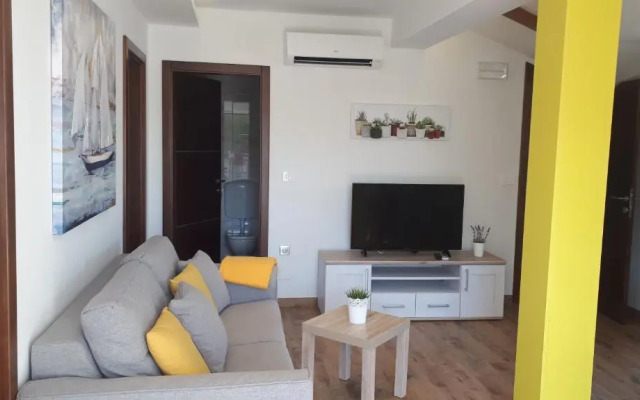 Apartments Šišević - Comfort Apartments with Balcony and Sea View