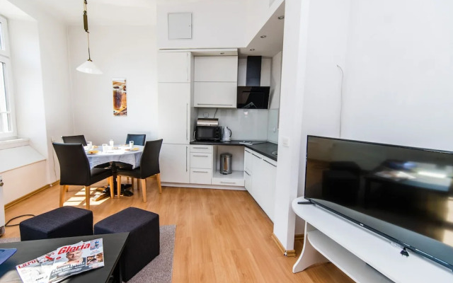 Bright and Modern Duplex in the City Center!