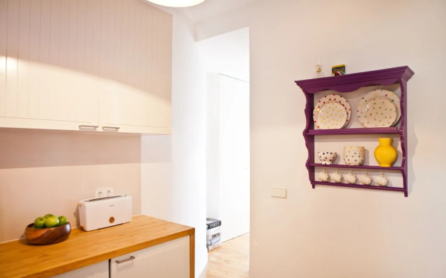 JOIVY Chic 2BR Apt in Bairro Alto, 2mins to São Pedro de Alcântara viewpoint