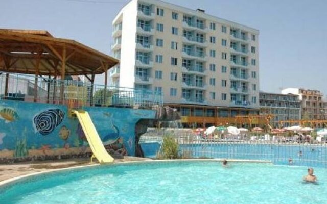 Perla Beach Club