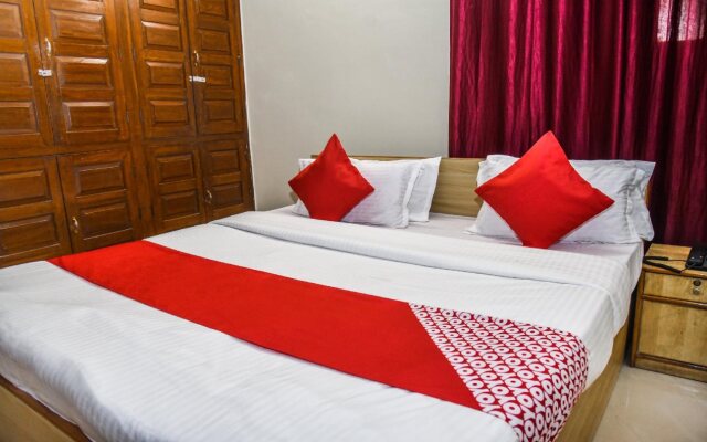 Holiday Inn By OYO Rooms