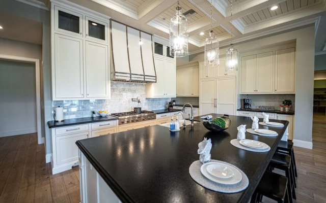 104th Mesa 5 Bedroom Home by RedAwning