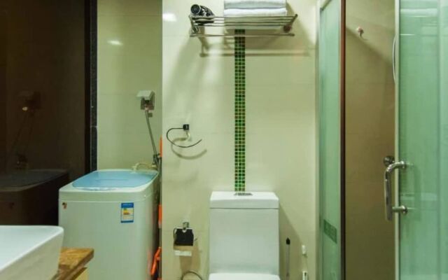 Big Hero Apartment Hotel (Shenzhen Futian Port)