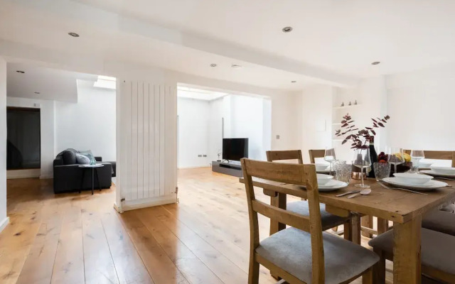 Platinum Apartment in Camden 9946