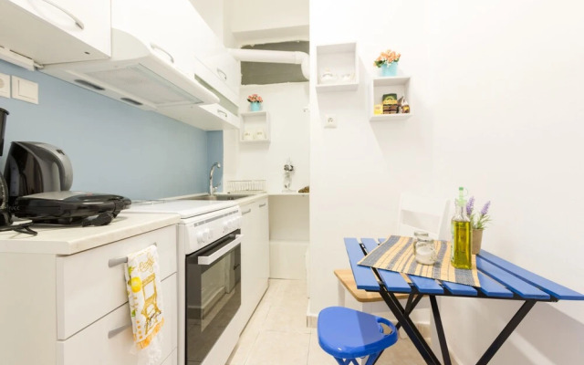 Cozy Flat in hip Koukaki