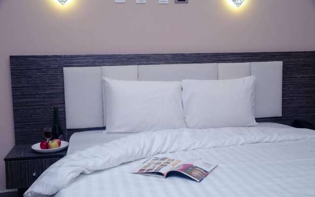 Mo-House Hotel and Event Center