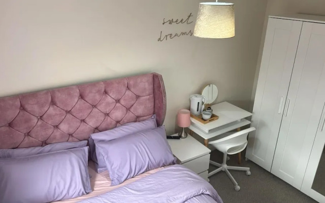 Inviting 1-bed House in Wolverhampton