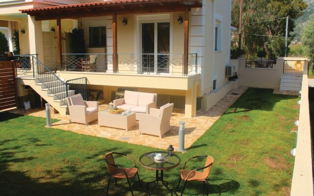 Awesome Home in Nea Makri With Wifi and 3 Bedrooms