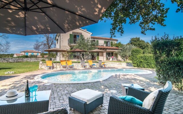 Expansive Villa in Sveti Lovrec With Swimming Pool