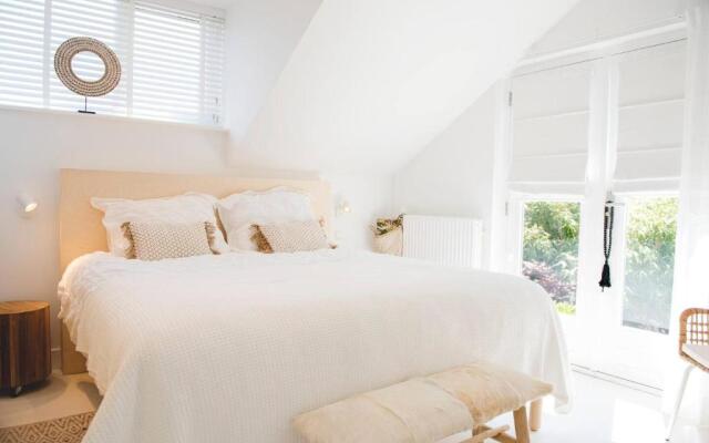 Luxury villa on peaceful location. Boat optional