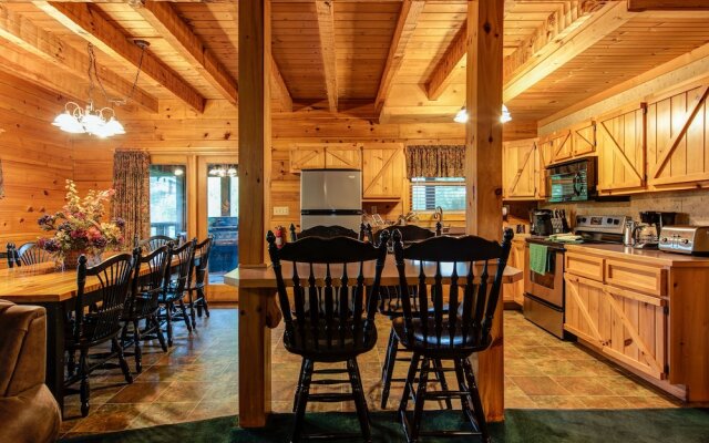 Douglas Lake Hilltop Hideaway