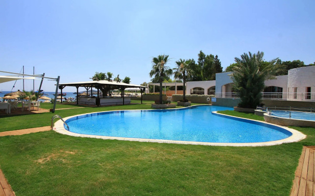 Costa Luvi Hotel