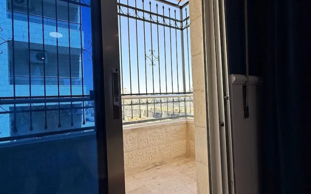 3bedroom Aprt of 200sqm Near Movenpick Hotel Amman