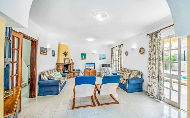 Villa Arines