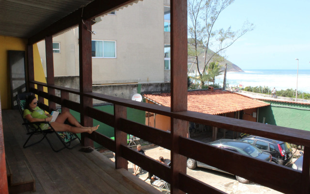 Longboard Paradise Suites