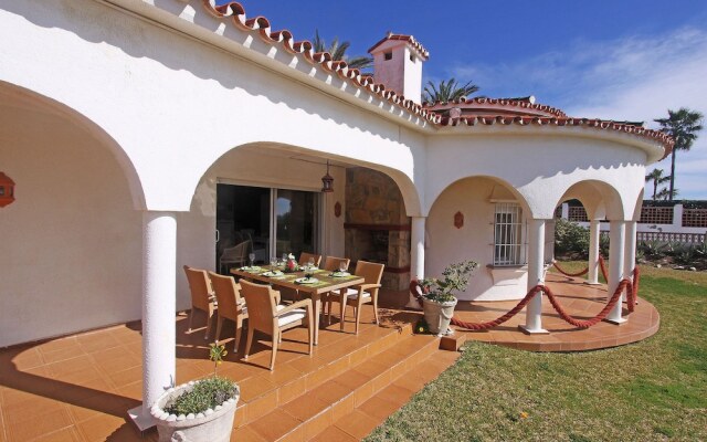 1100 Beachfront 1.Line Villa Marbesa Large Garden-Pool