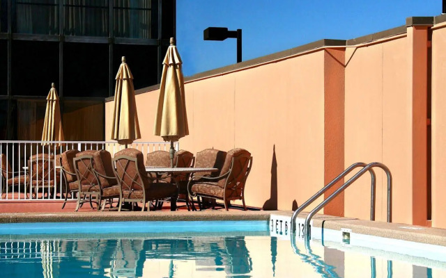 Pensacola Grand Hotel