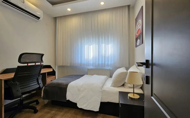 New Flat Large Living Space 2-6 Near By Lara Beach