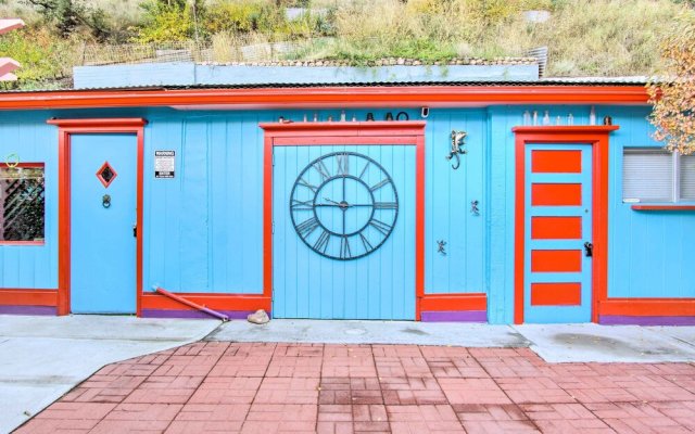 Colorful Bisbee Home w/ Patio ~ 1 Mi to Dtwn!