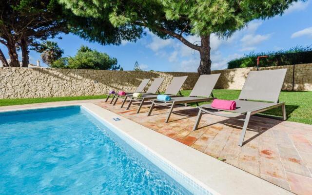 Villa Protea - 5 bedroom, beach, air-con, wifi